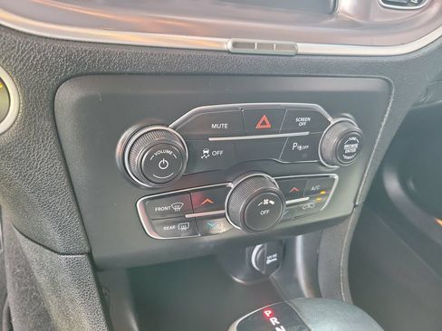Used 2020 Dodge Charger SXT RWD image 29