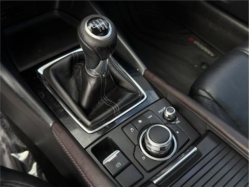 Used 2017 MAZDA MAZDA3 Touring FWD image 16
