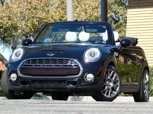 Used 2018 MINI Cooper S image 2