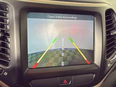 Used 2015 Jeep Cherokee Latitude w/ Cold Weather Group FWD image 9