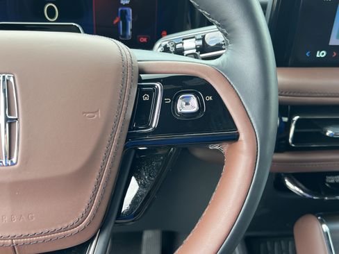 New 2025 Lincoln Aviator Reserve w/ Luxury Package RWD image 12