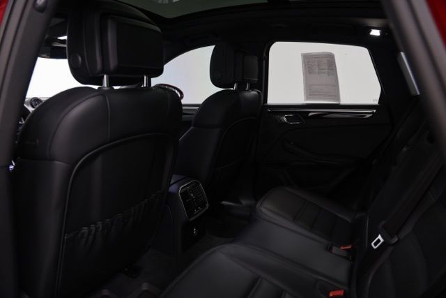 Used 2025 Porsche Macan AWD/4WD image 36