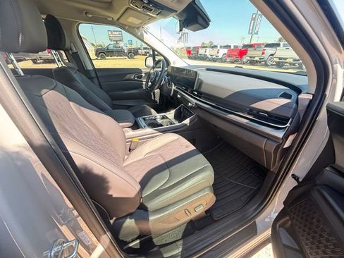 Used 2026 Kia Carnival SX w/ SX Dark Edition Package image 15