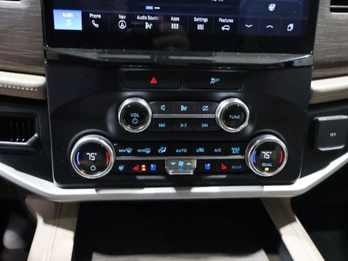 Used 2023 Ford Expedition Limited image 27