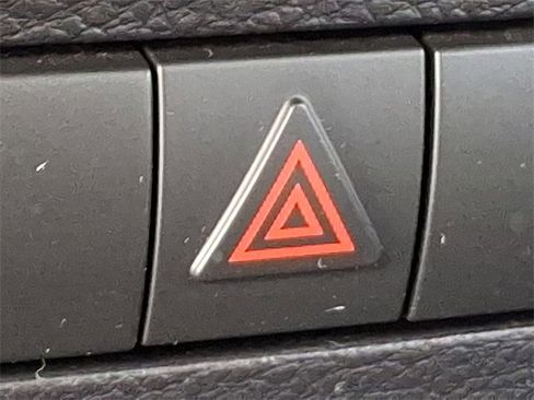 Used 2018 Jeep Wrangler Unlimited Sahara w/ Connectivity Group image 23