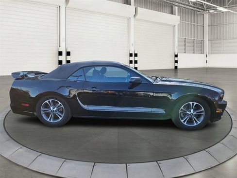 Used 2014 Ford Mustang Convertible image 6