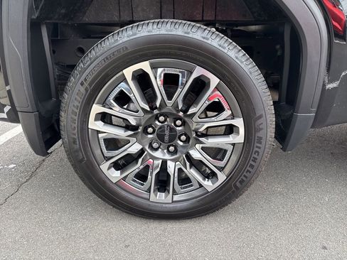 Used 2024 GMC Sierra 1500 Denali Ultimate image 9