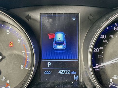 Used 2021 Toyota C-HR Limited FWD image 12