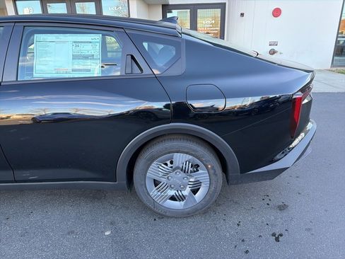 New 2025 Kia K4 LX image 10