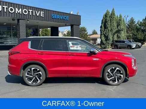 Used 2025 Mitsubishi Outlander 4WD Plug-In Hybrid image 2