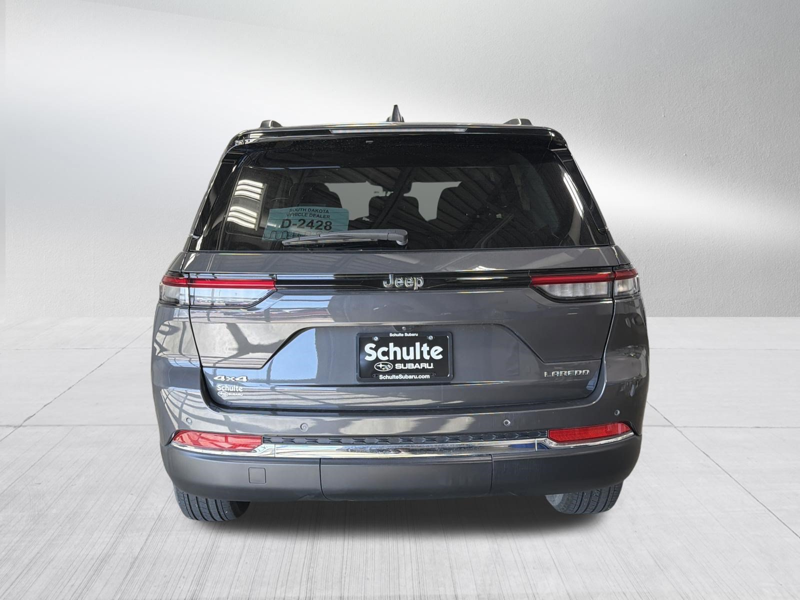 Used 2023 Jeep Grand Cherokee Laredo AWD/4WD image 6