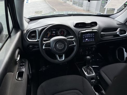 Used 2018 Jeep Renegade Latitude FWD image 15