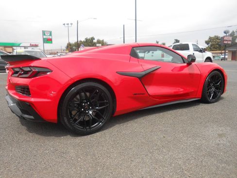 Used 2024 Chevrolet Corvette Z06 RWD image 17