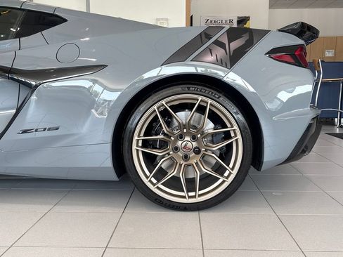 Used 2025 Chevrolet Corvette Z06 RWD image 15