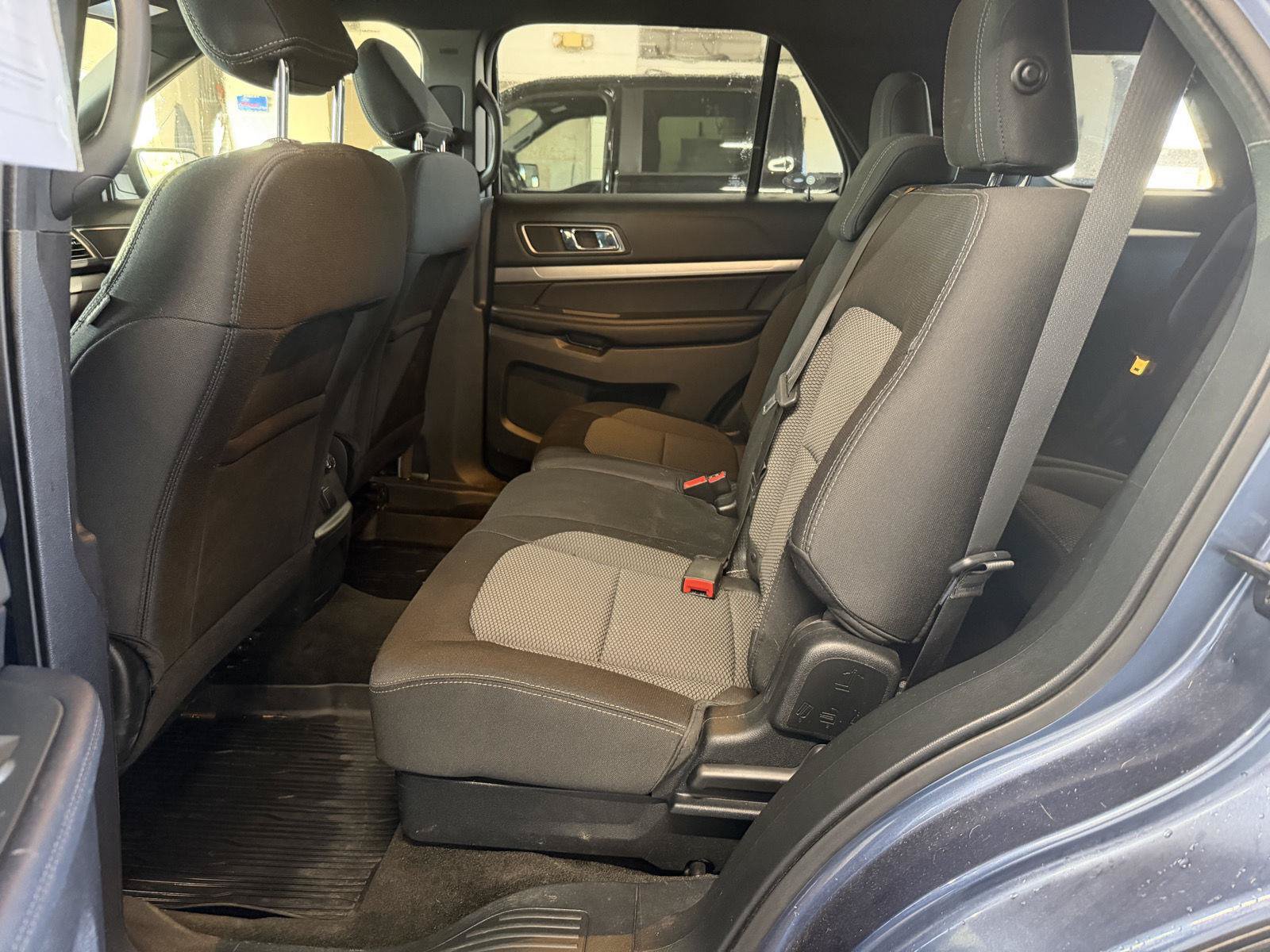 Used 2018 Ford Explorer XLT FWD image 25