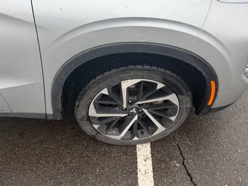 Used 2024 Mitsubishi Outlander AWD image 5