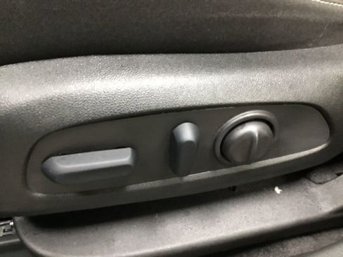 Used 2023 GMC Acadia SLE w/ Driver Convenience Package image 8