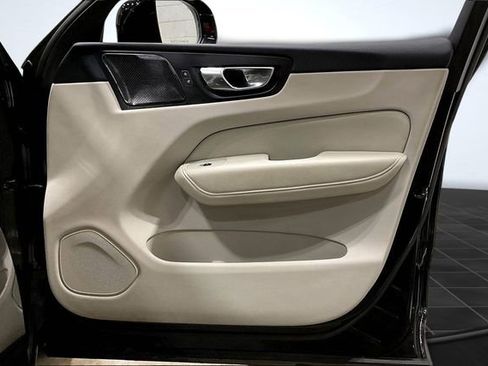 Certified 2022 Volvo XC60 B5 Momentum w/ Climate Package image 25