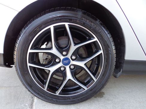 Used 2018 Ford Focus SEL w/ Cold Weather Package FWD image 10