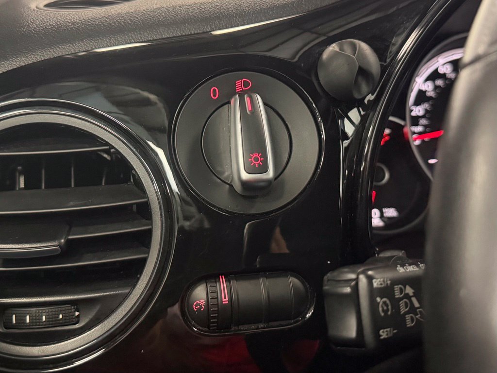 Used 2018 Volkswagen Beetle 2.0T S FWD image 13