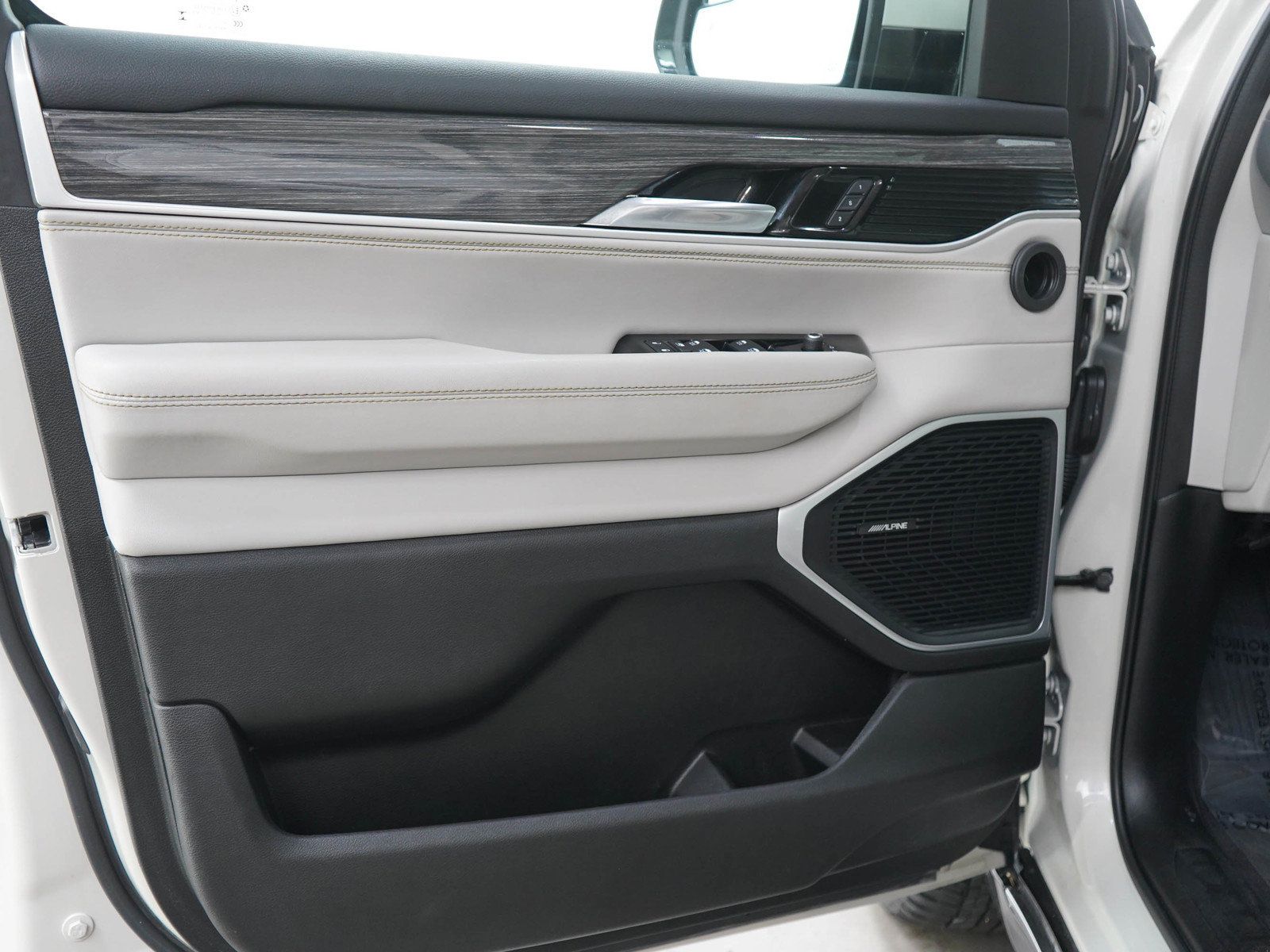 Used 2022 Jeep Wagoneer Series II AWD/4WD image 20