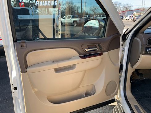Used 2012 Chevrolet Avalanche LTZ image 9