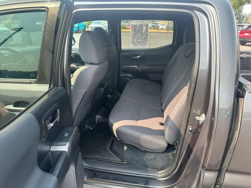 Used 2019 Toyota Tacoma TRD Off-Road w/ Technology Package AWD/4WD image 22