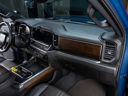 Used 2024 Chevrolet Silverado 2500 High Country w/ High Country Premium Package AWD/4WD image 18