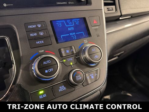 Used 2019 Toyota Sienna SE image 8