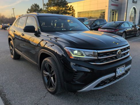 Used 2022 Volkswagen Atlas Cross Sport SE FWD image 3