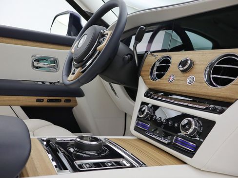 Used 2025 Rolls-Royce Ghost AWD/4WD image 36