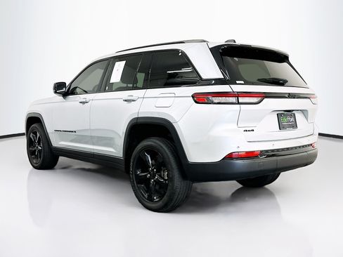 Used 2023 Jeep Grand Cherokee Altitude AWD/4WD image 5