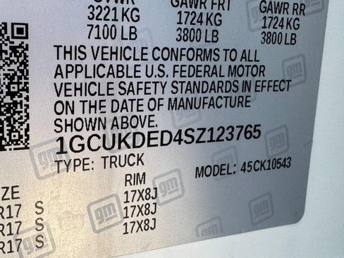 Used 2025 Chevrolet Silverado 1500 LT AWD/4WD image 24