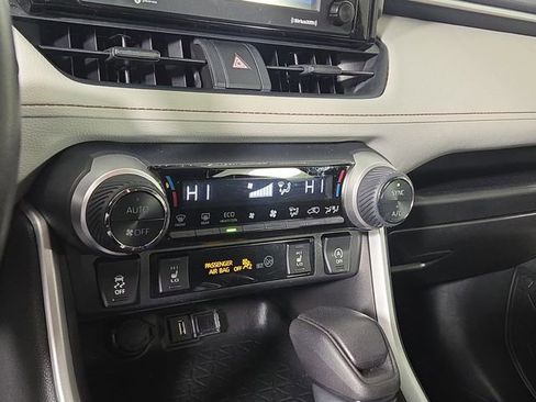 Used 2021 Toyota RAV4 XLE image 19