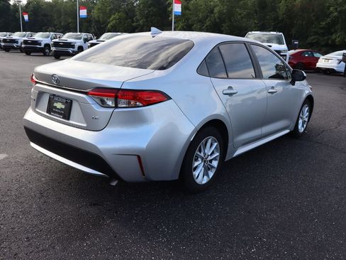Used 2021 Toyota Corolla LE w/ LE Convenience Package FWD image 29