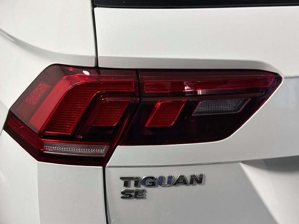 Used 2021 Volkswagen Tiguan SE AWD/4WD image 35