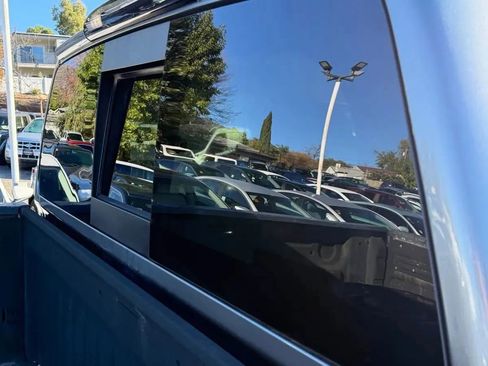 Used 2017 Nissan Titan SV AWD/4WD image 10