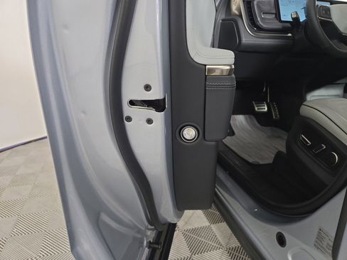 Used 2024 Rivian R1S Adventure AWD/4WD image 32