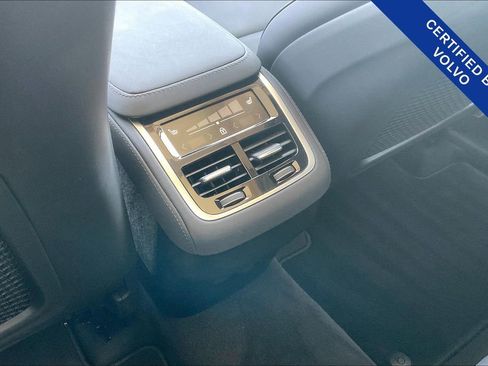 Certified 2025 Volvo XC90 B6 Plus image 30