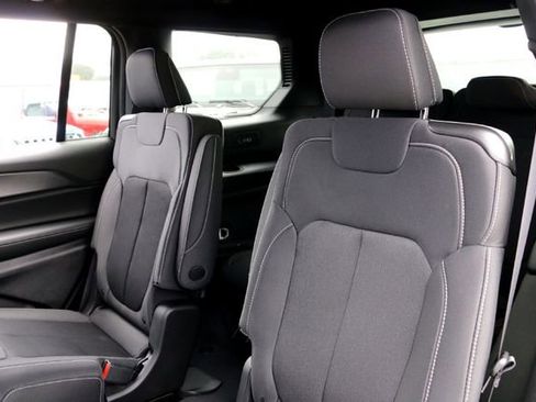 New 2025 Jeep Grand Cherokee L Laredo image 19