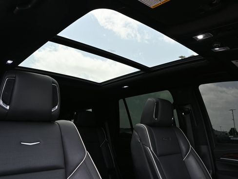 Used 2023 Cadillac Escalade Premium Luxury w/ Performance Package RWD image 29