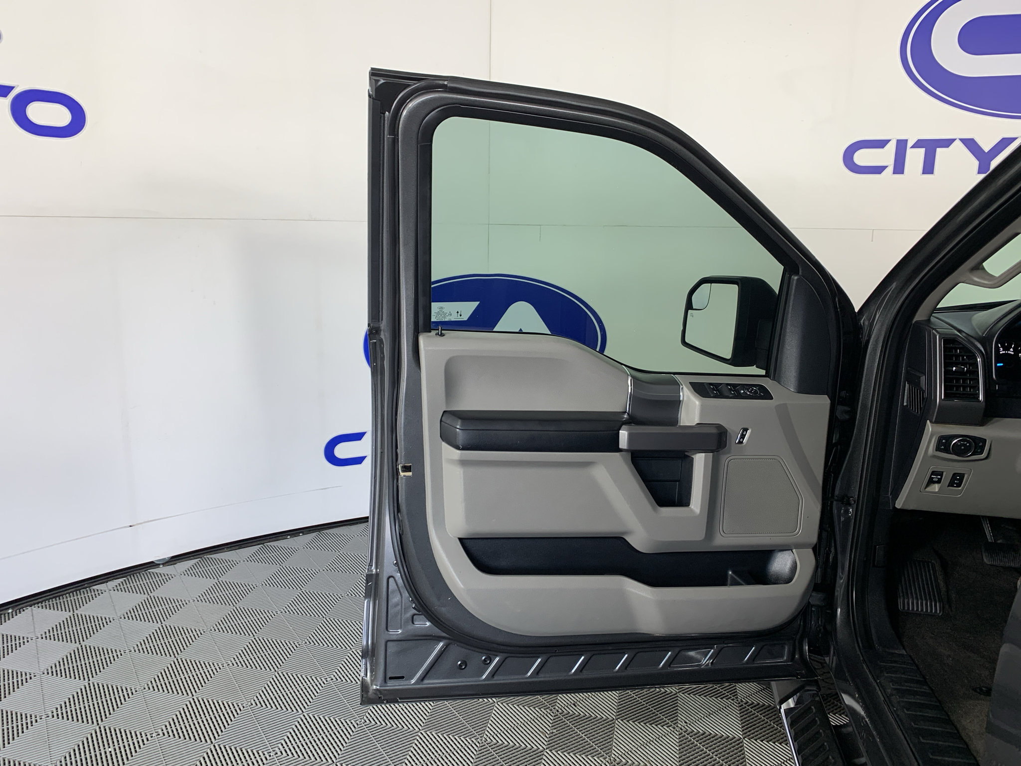 Used 2020 Ford F150 XLT w/ Equipment Group 302A Luxury AWD/4WD image 12