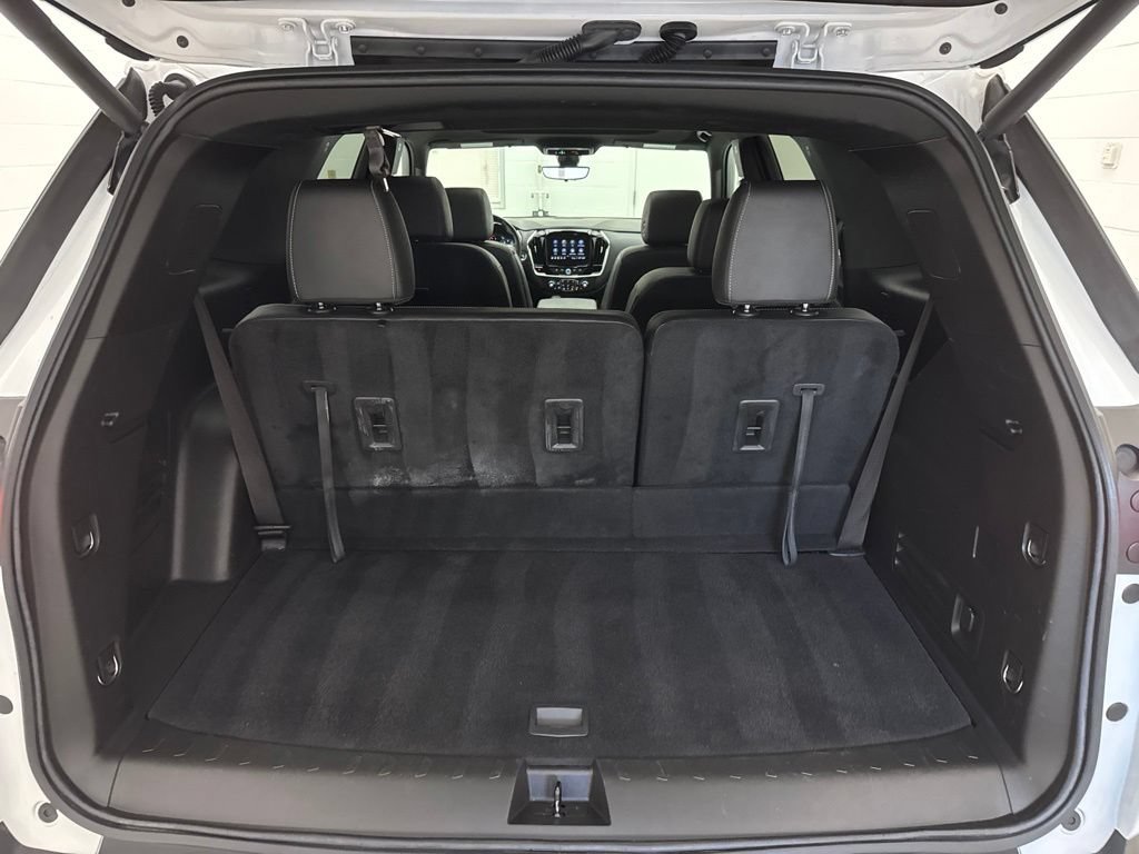 Used 2023 Chevrolet Traverse LT w/ LT Premium Package AWD/4WD image 6