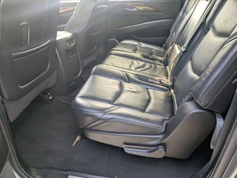 Used 2019 Cadillac Escalade ESV Luxury image 17