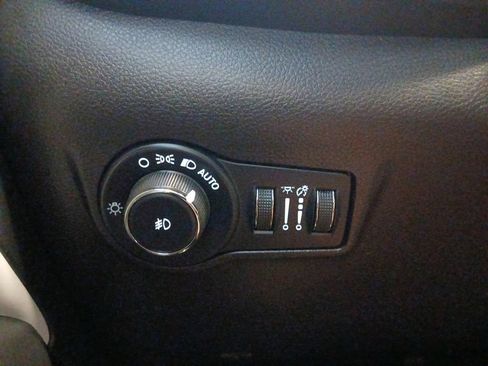 Used 2022 Jeep Compass Limited AWD/4WD image 21