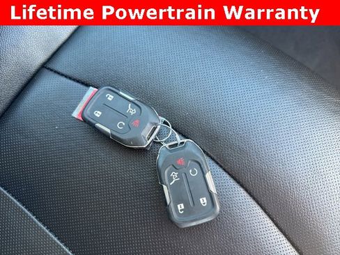 Used 2024 GMC Terrain SLT image 5