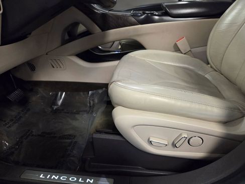 Used 2017 Lincoln MKX Reserve w/ Driver Assistance Package image 21