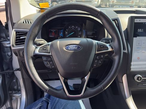 Used 2024 Ford Edge SEL AWD/4WD image 9