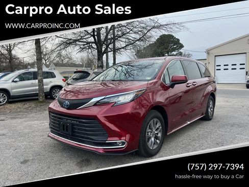 Used 2022 Toyota Sienna XLE image 1