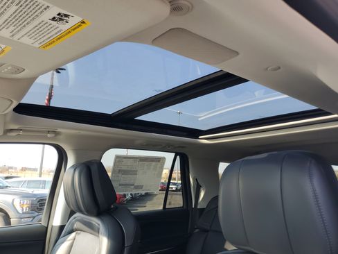 New 2026 Lincoln Navigator Reserve image 11